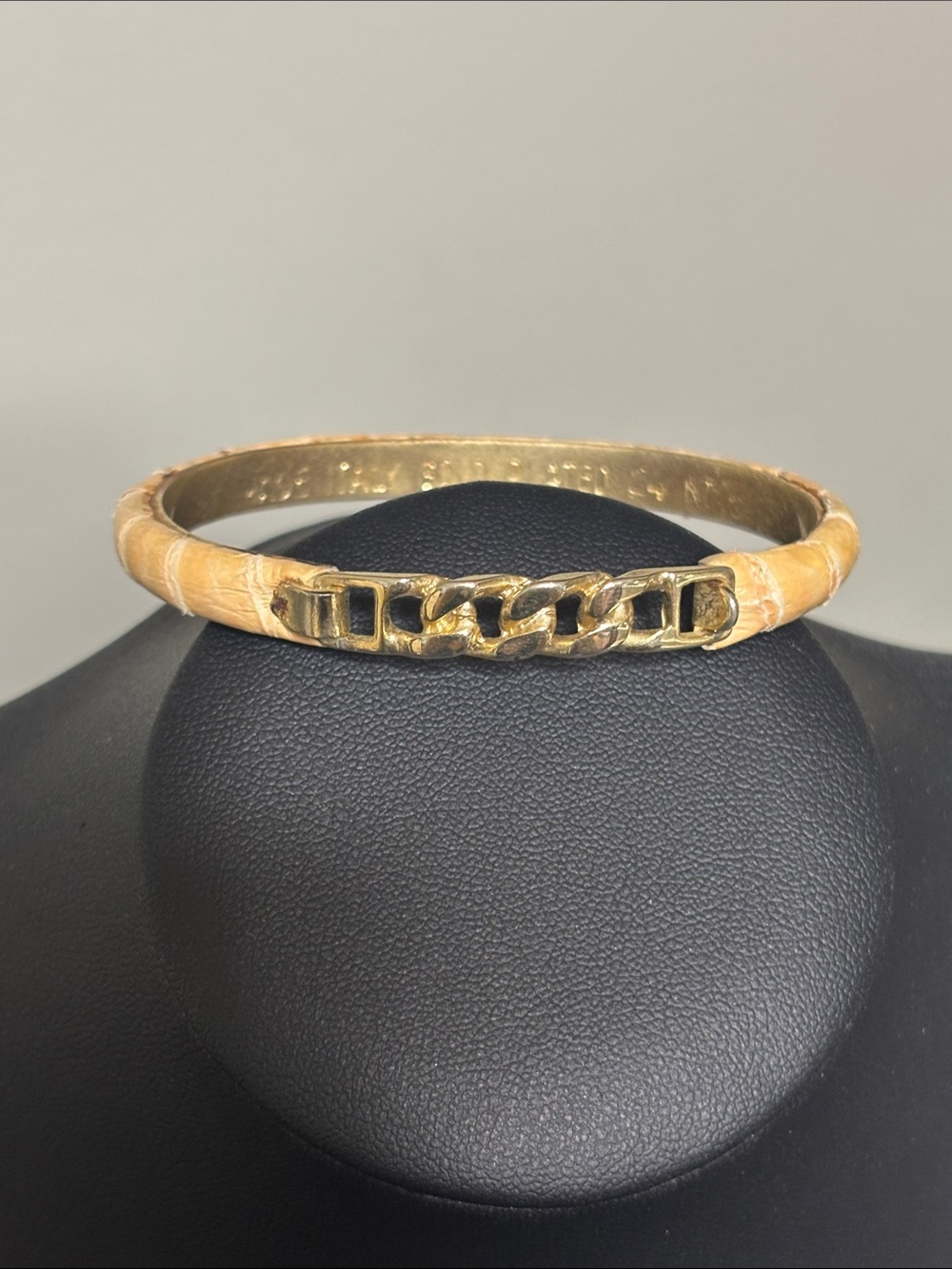 VTG Vintage Italy Gold Plated 24kt Chain Accent Bangle Bracelet Beige Leather